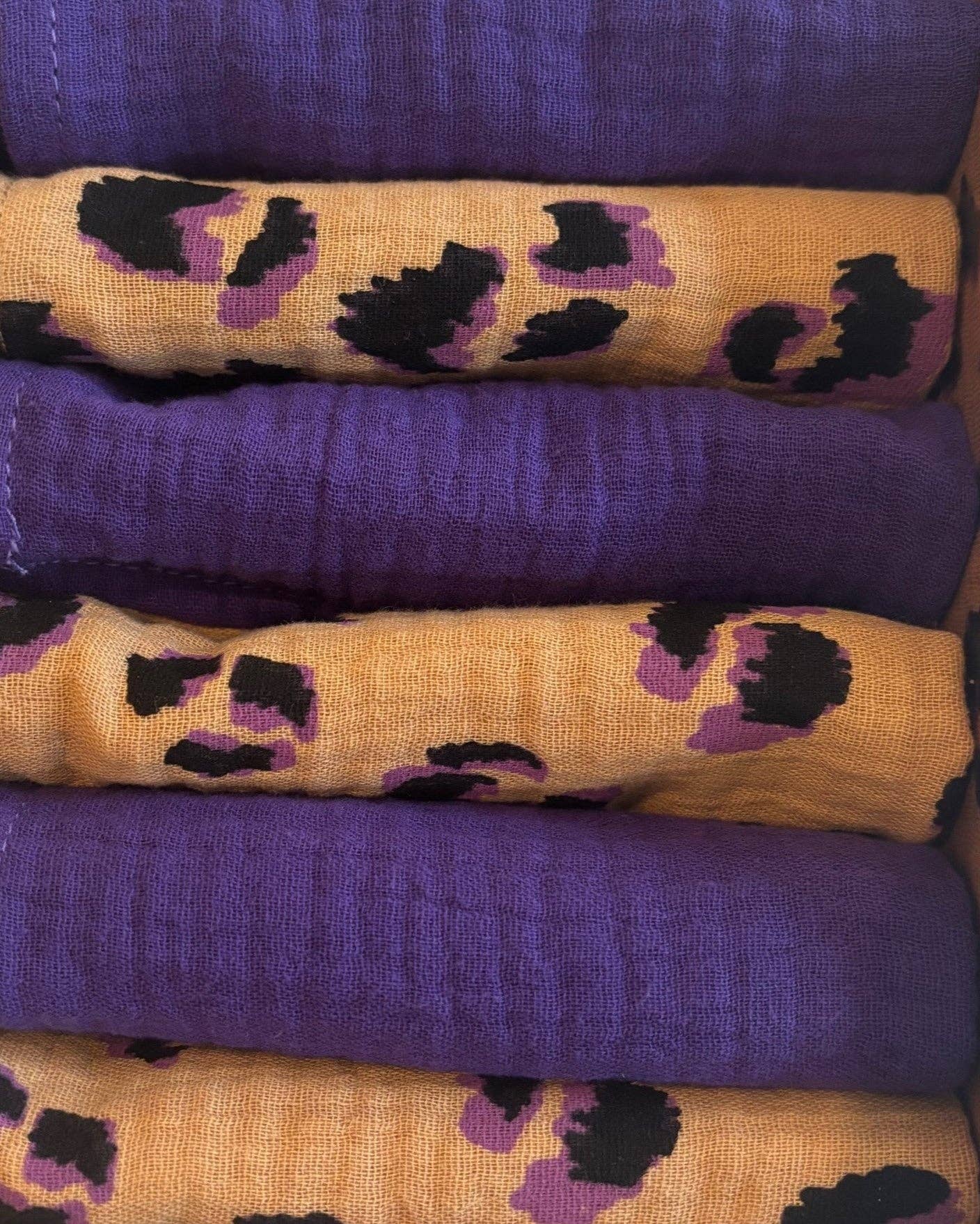 Coffret de 6 serviettes de table en double gaze de coton modèle Petite Léopard Violet fabriquées en France