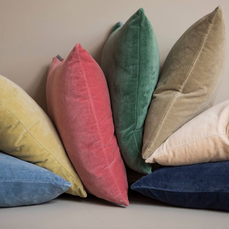 Coussin en velours uni vert sauge 50x50