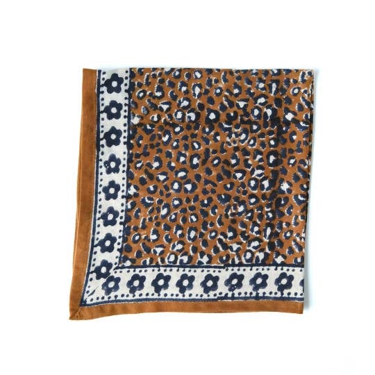 Foulard léopard - Mon petit indispensable léo brown