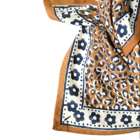 Foulard léopard- Mon grand indispensable Léo brown