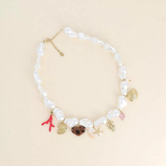 Collier - perles en résine blanche, coeurs, soleil, plaquette AMOUR en émail, étoile et lune