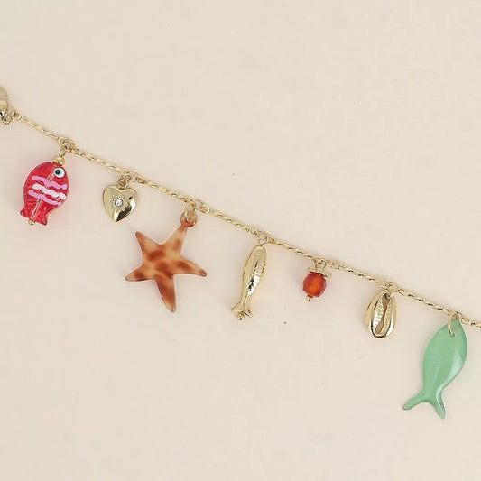 Bracelet - poissons nacré et en résine, cauri, coeur, perle