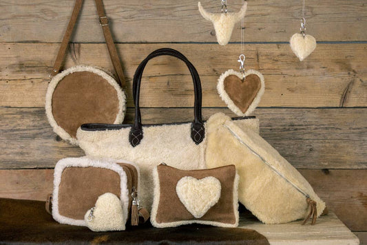 Porte-clés en cuir cœur de mouton blanc 10 cm