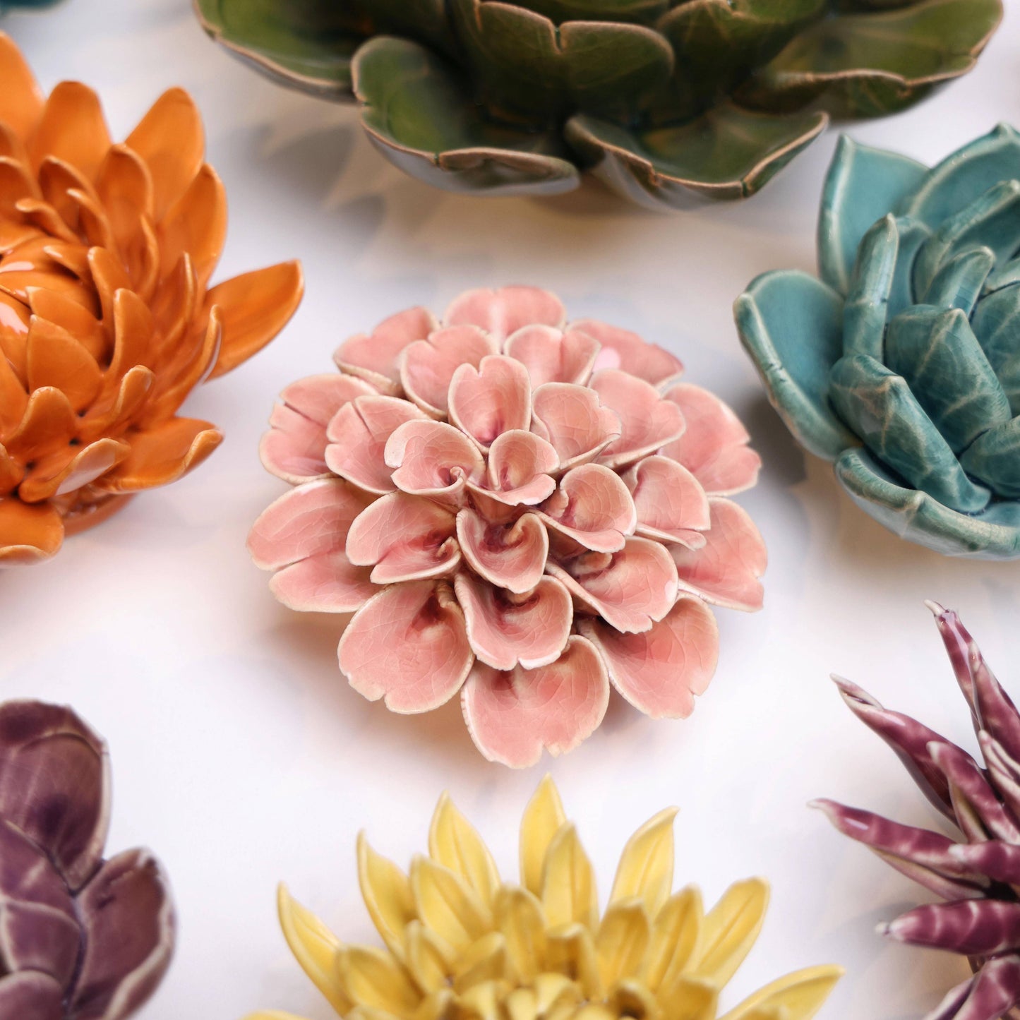 Collection de fleurs en céramique de Pâques pour la cuisine