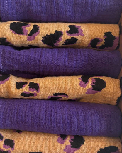 Coffret de 6 serviettes de table en double gaze de coton modèle Petite Léopard Violet fabriquées en France