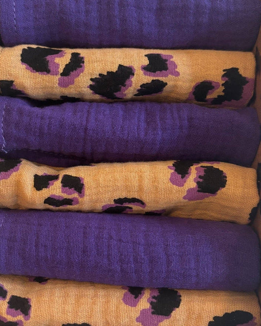 Coffret de 6 serviettes de table en double gaze de coton modèle Petite Léopard Violet fabriquées en France