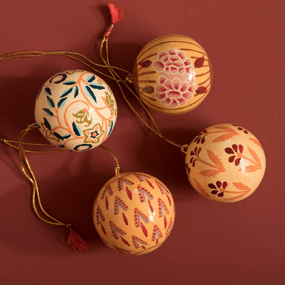 Ensemble de 4 boules de Noël en papier mâché peintes à la main rose et rouge