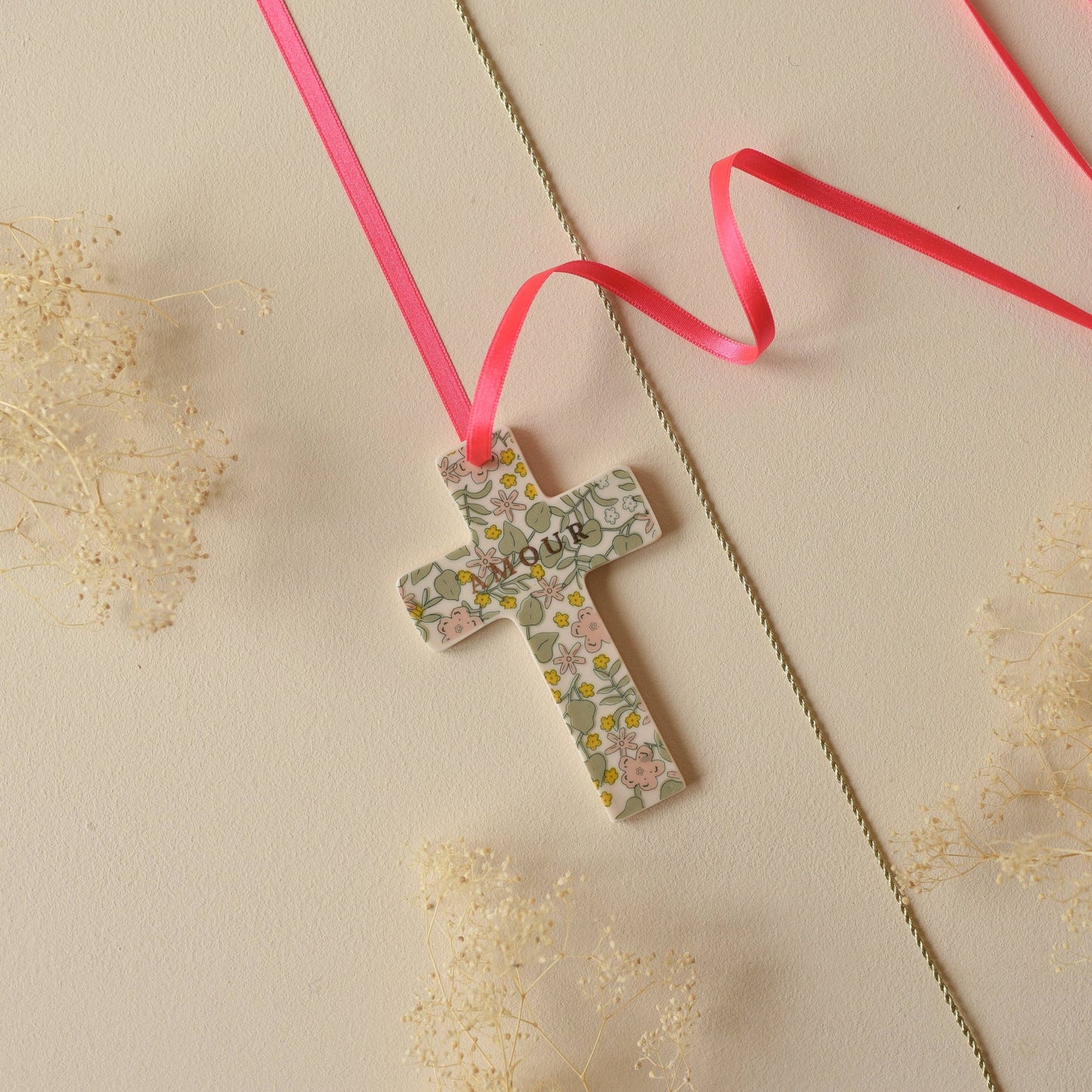 Croix Murale Lily: Amour