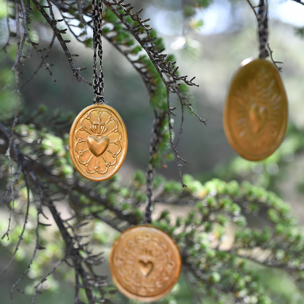 Médaillons ex-votos laiton à suspendre assortis