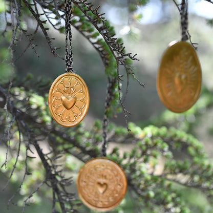 Médaillons ex-votos laiton à suspendre assortis