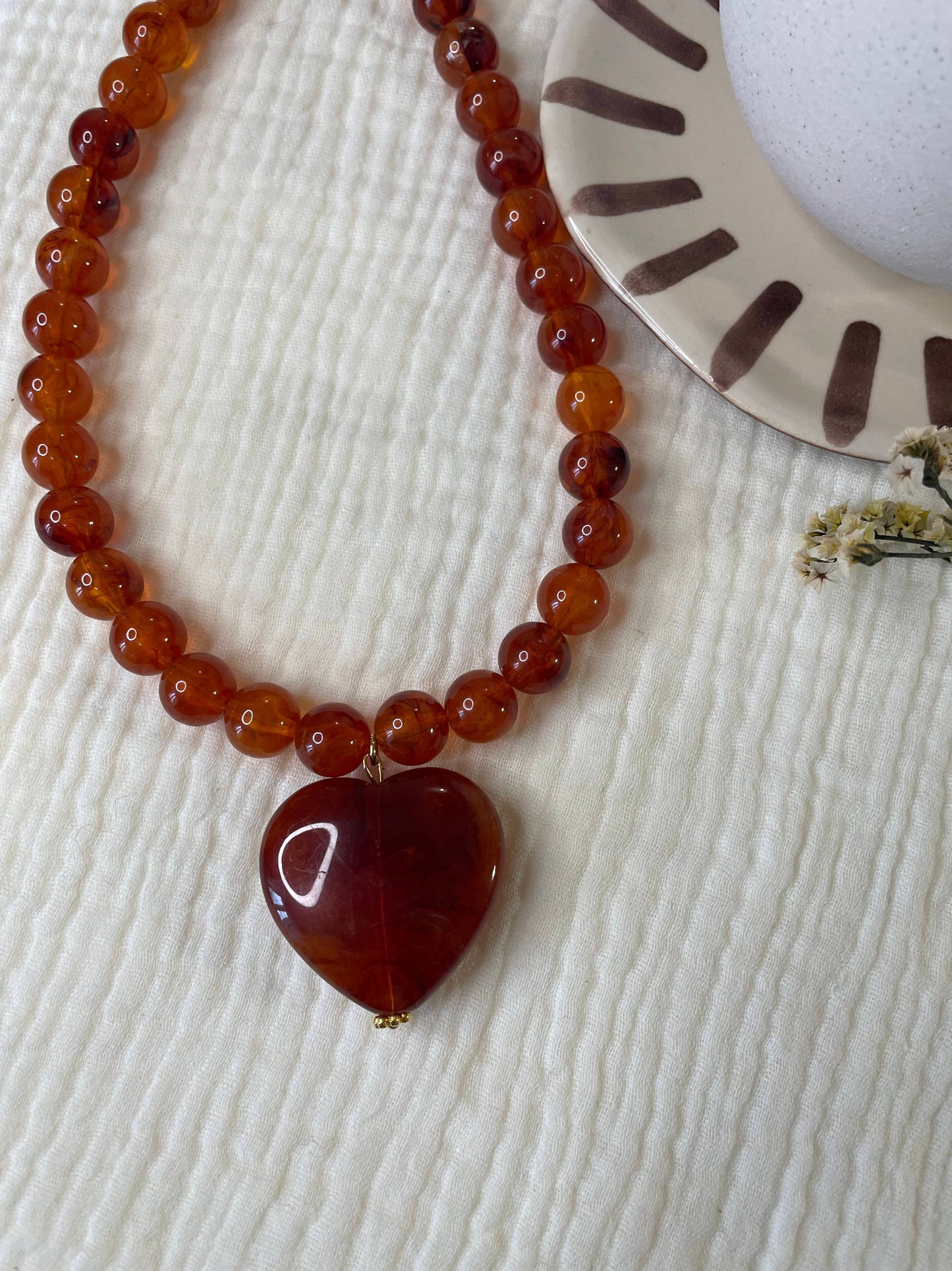 JEANNE: Perles ambre/coeur ambre