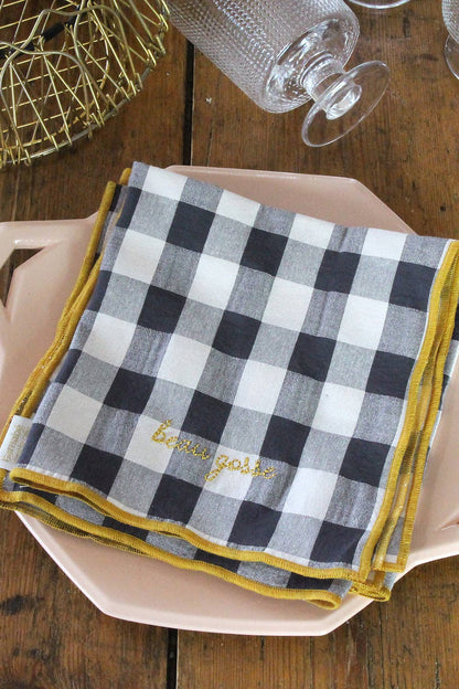 Serviettes de table à carreaux vichy et broderies: Mama