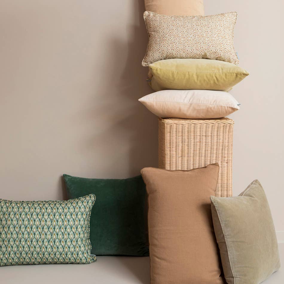 Coussin en velours uni vert sauge 50x50