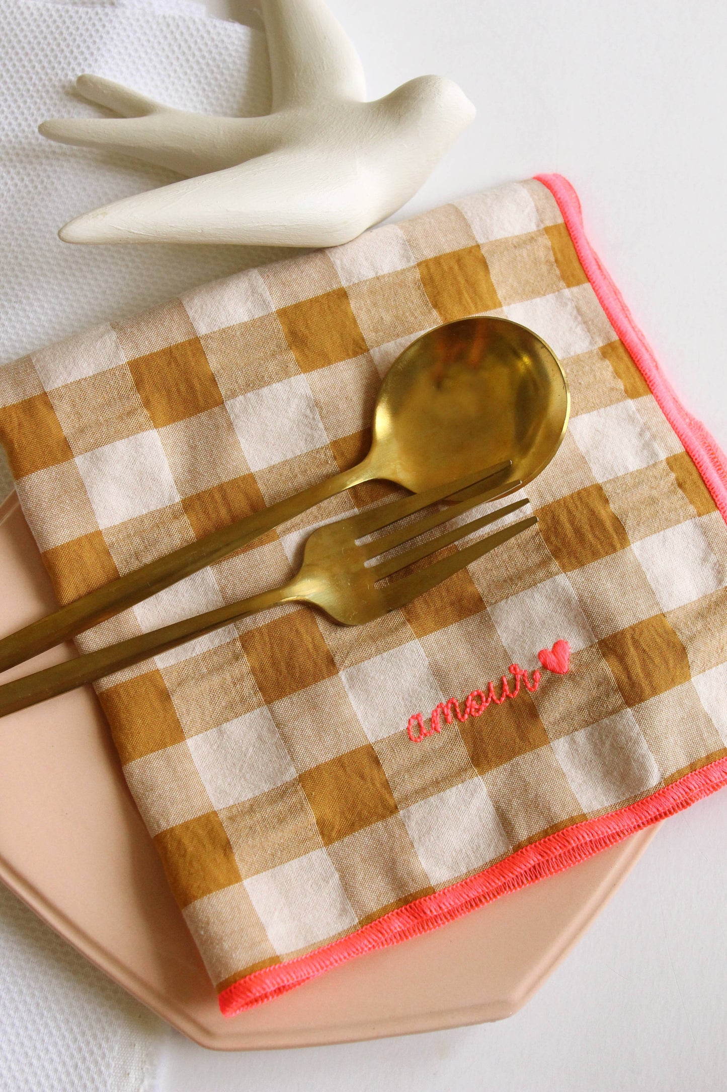 Serviettes de table à carreaux vichy et broderies: Mama