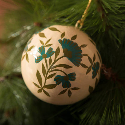 Ensemble de 4 boules de Noël en papier mâché peintes à la main vertes et crème
