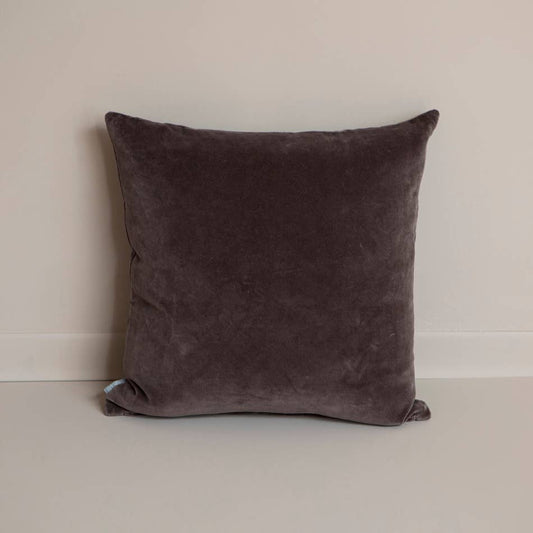 Coussin en velours uni taupe 50x50