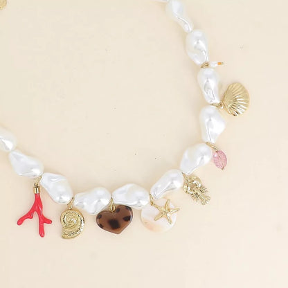 Collier - perles en résine blanche, coeurs, soleil, plaquette AMOUR en émail, étoile et lune