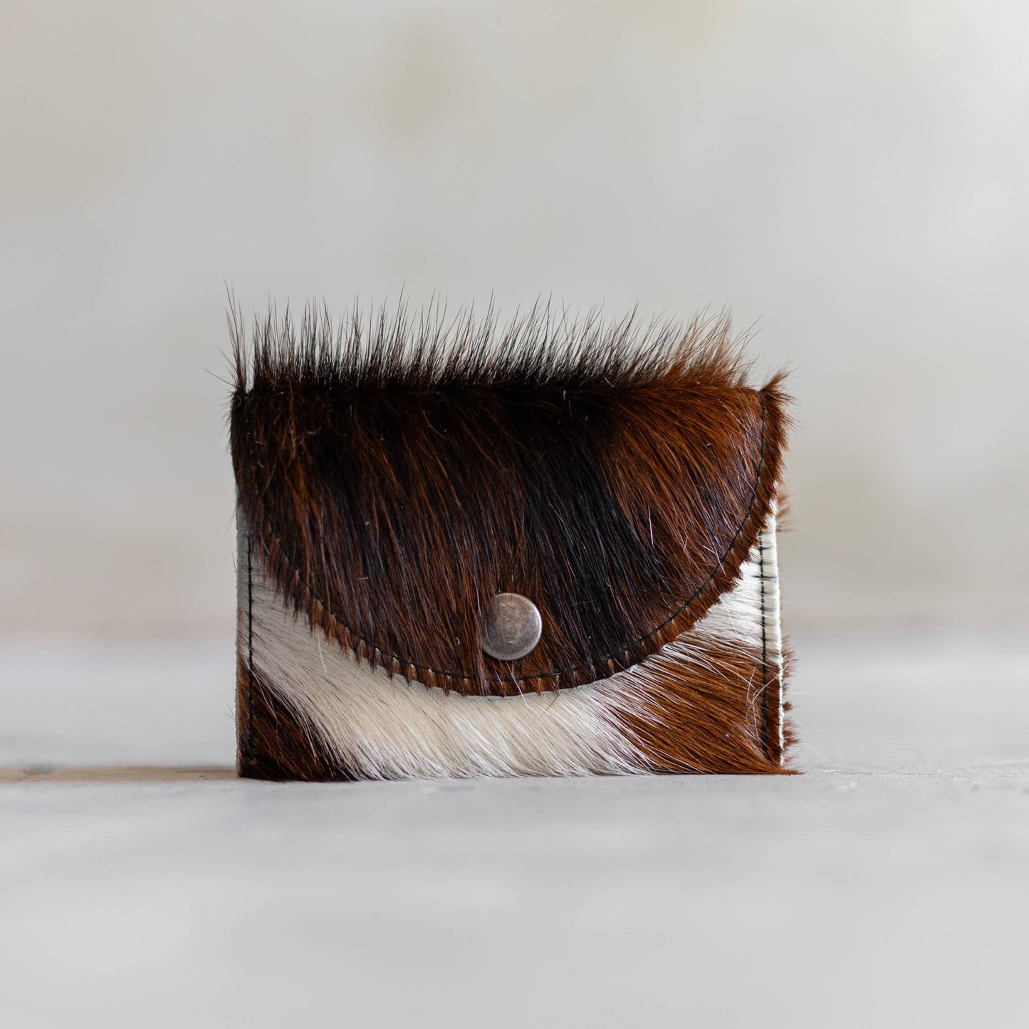 Portefeuille en peau de vache à bouton-pression | 11 variantes: Imprimé Panthère