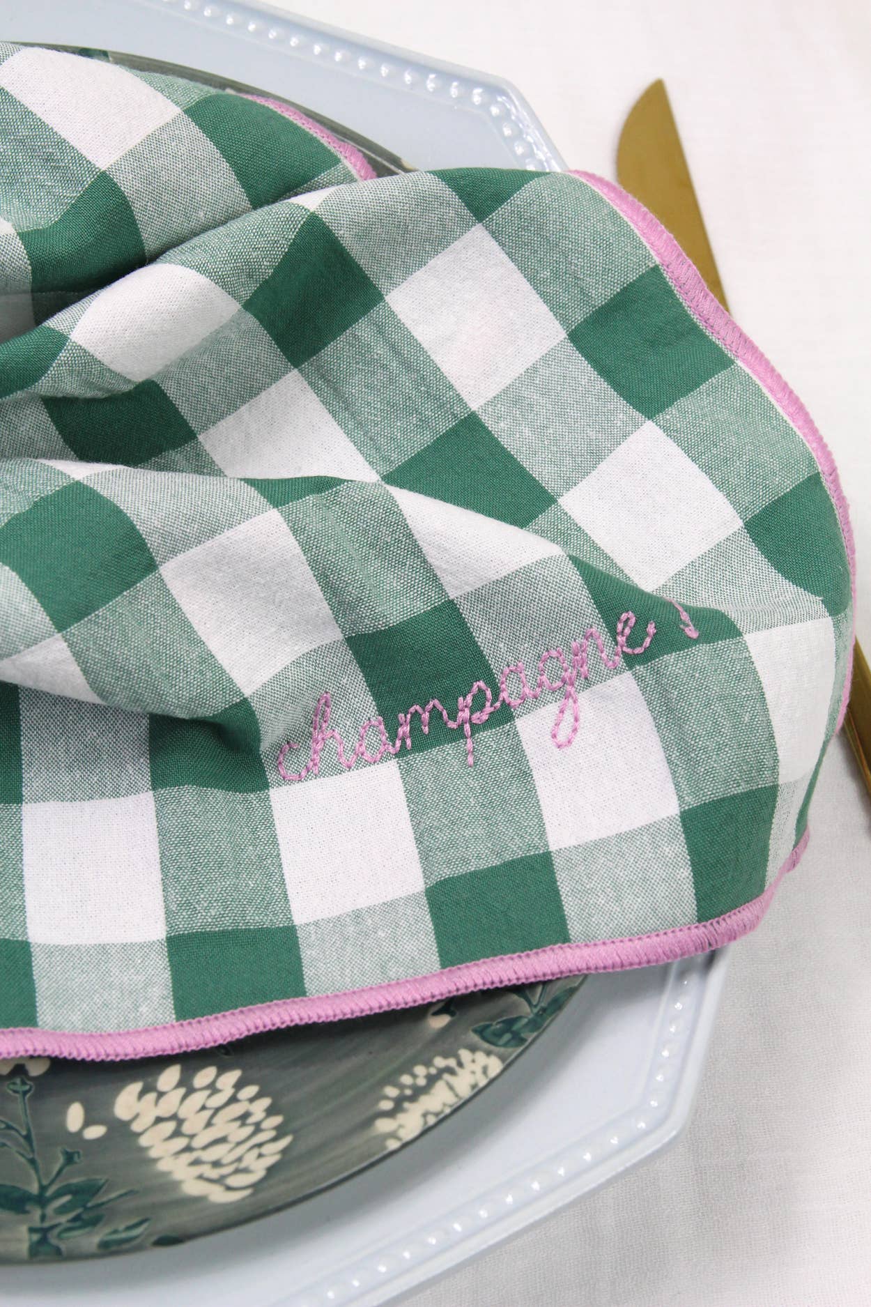 Serviettes de table à carreaux vichy et broderies: Mama