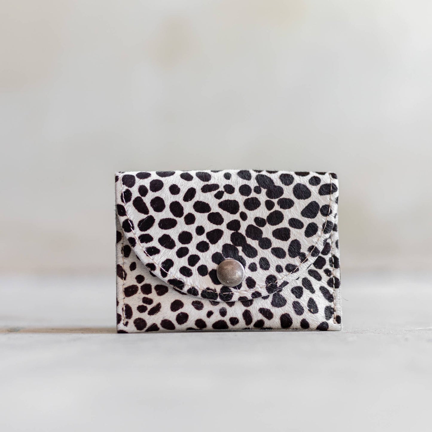 Portefeuille en peau de vache à bouton-pression | 11 variantes: Imprimé Panthère