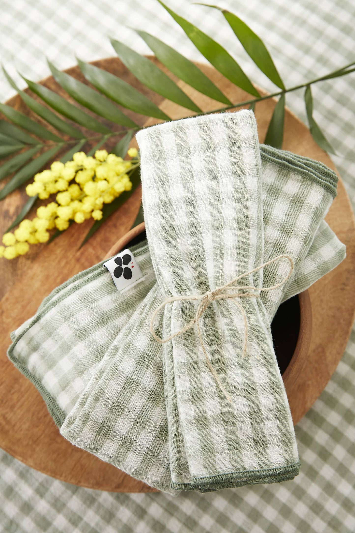 3 SERVIETTES 40 x 40 cm VICKIE Eucalyptus: Double gaze de coton - 125 gr/m² / OEKO TEX - BSCI - TRAITEMENT DES EAUX USÉES / 100% Coton