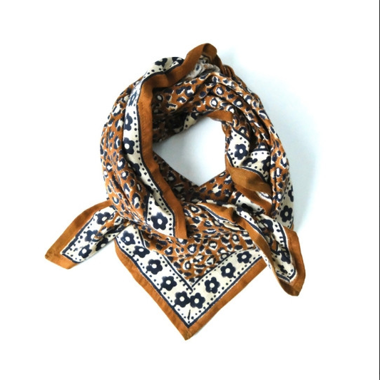 Foulard léopard- Mon grand indispensable Léo brown