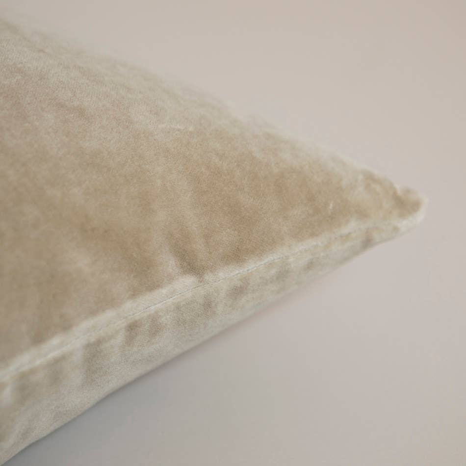 Coussin en velours uni vert sauge 50x50