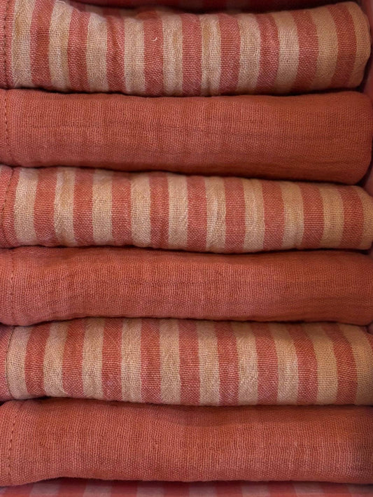 Coffret de 6 serviettes de table en double gaze de coton modèle Petite Rose poudré fabriquées en France