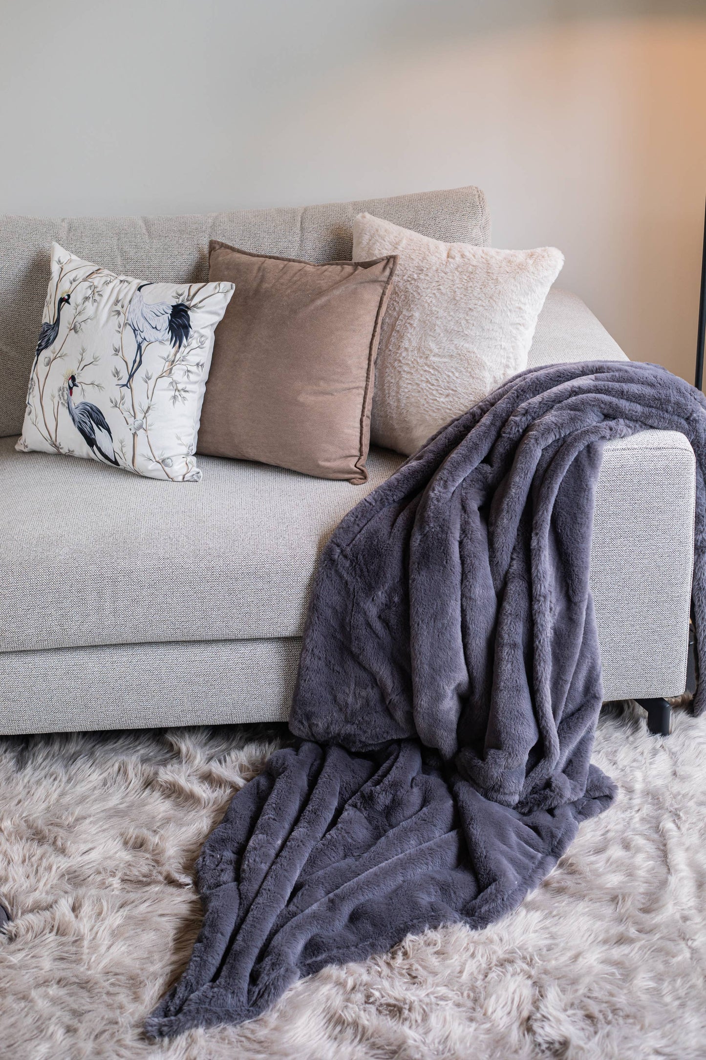 Plaid RUBY - imitation fourrure de lapin - 150x200 cm: Taupe