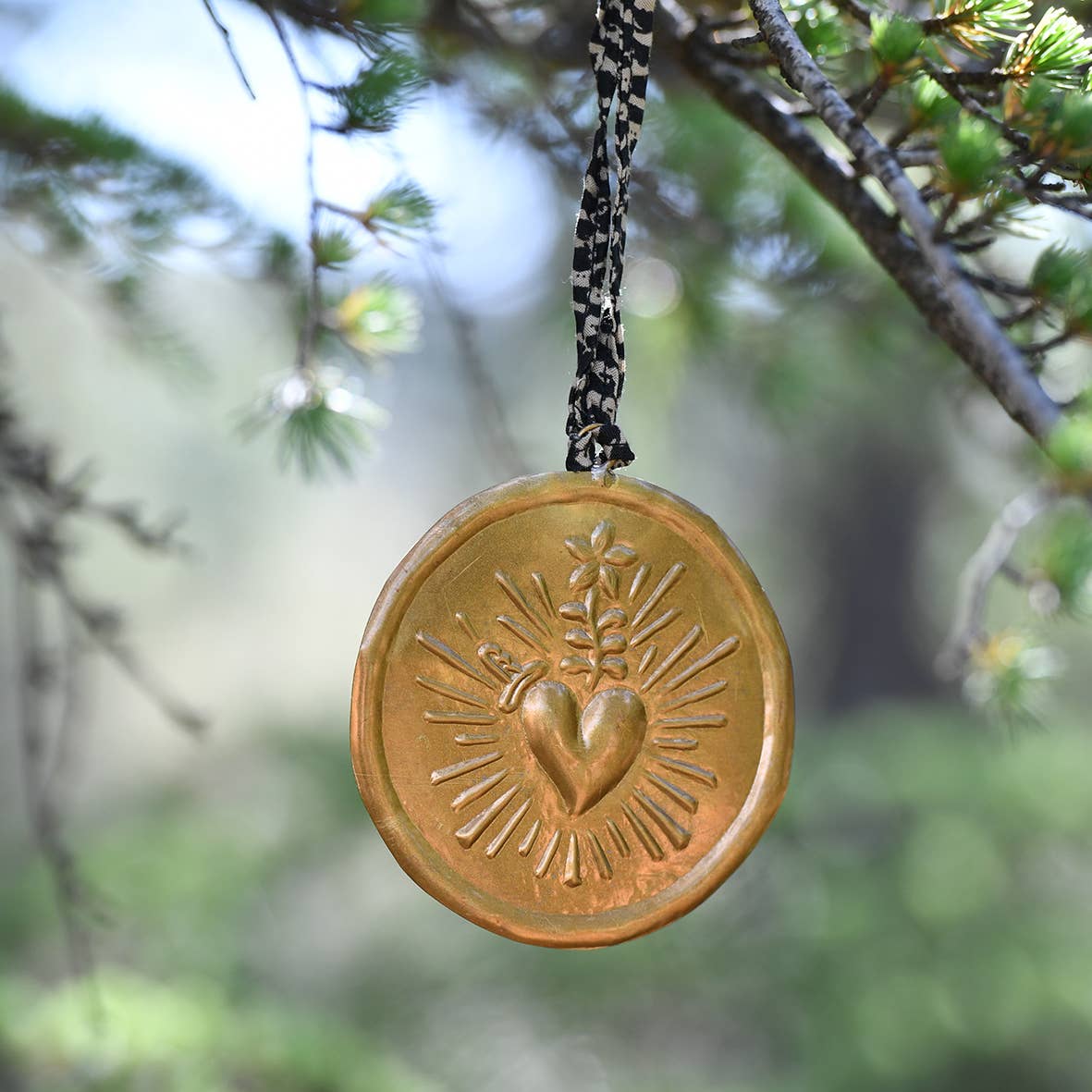 Médaillons ex-votos laiton à suspendre assortis