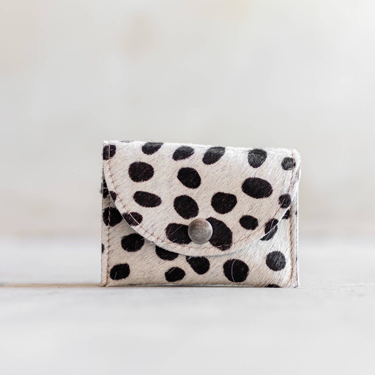 Portefeuille en peau de vache à bouton-pression | 11 variantes: Imprimé Panthère