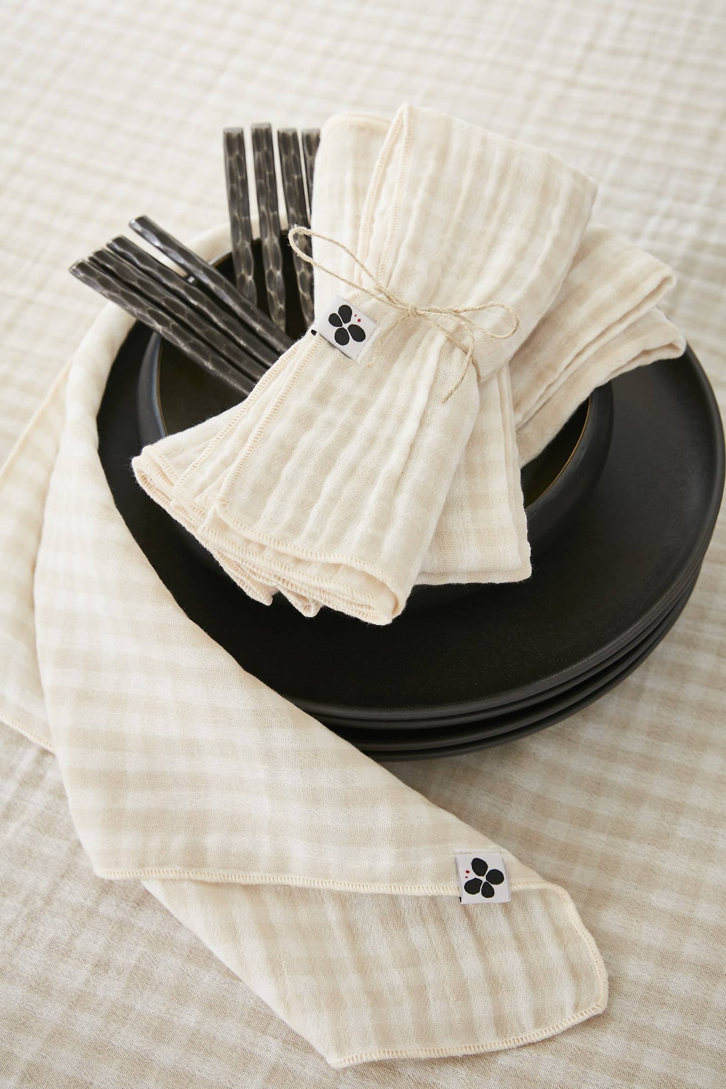 3 SERVIETTES 40 x 40 cm VICKIE Pampa: Double gaze de coton - 125 gr/m² / OEKO TEX - BSCI - TRAITEMENT DES EAUX USÉES / 100% Coton