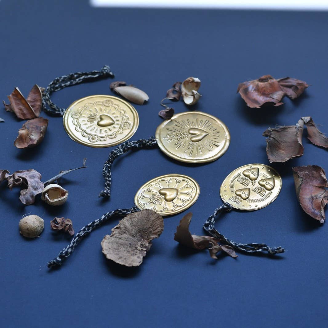 Médaillons ex-votos laiton à suspendre assortis