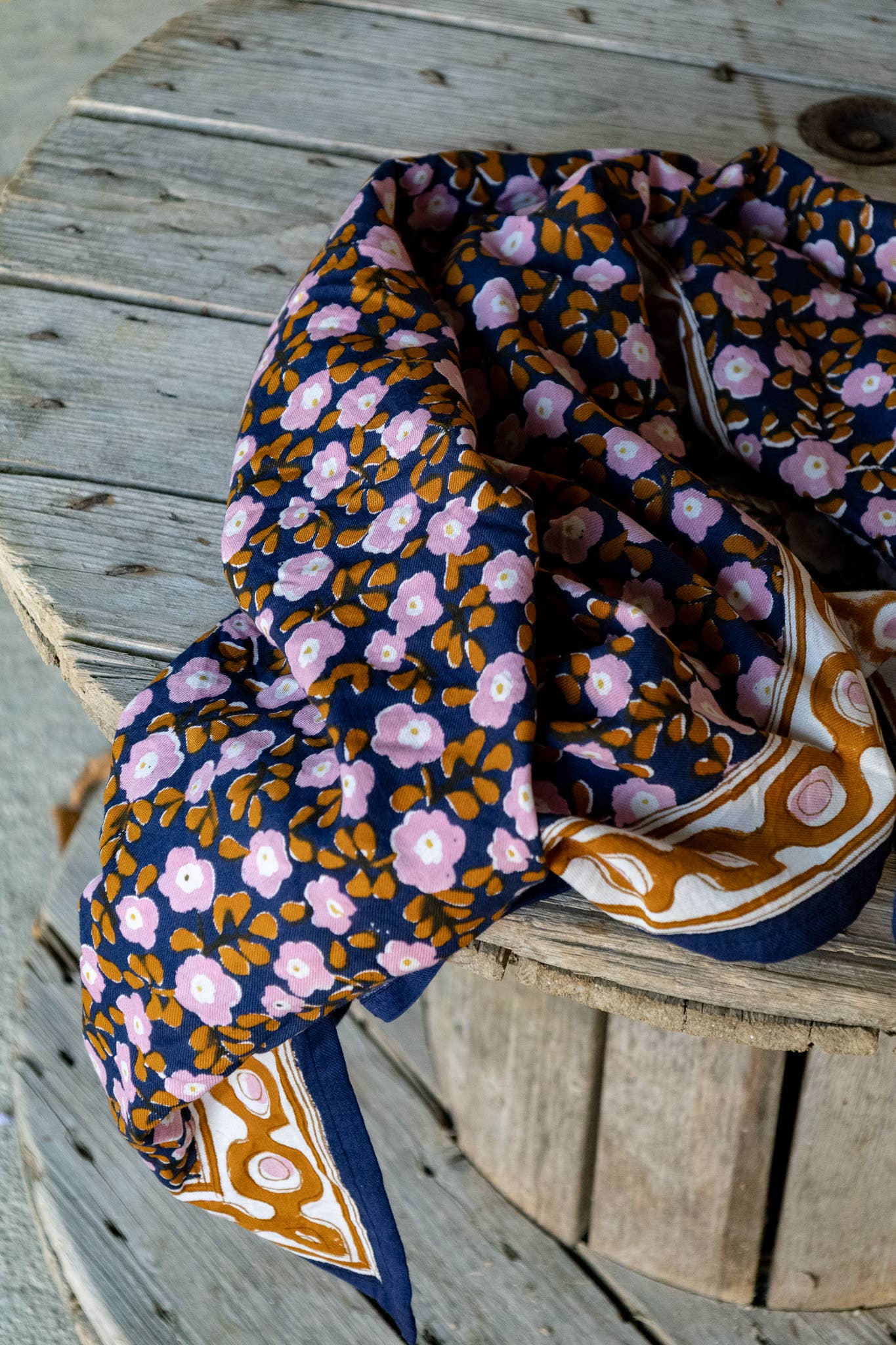Foulard flower seventies - Mon grand indispensable navy