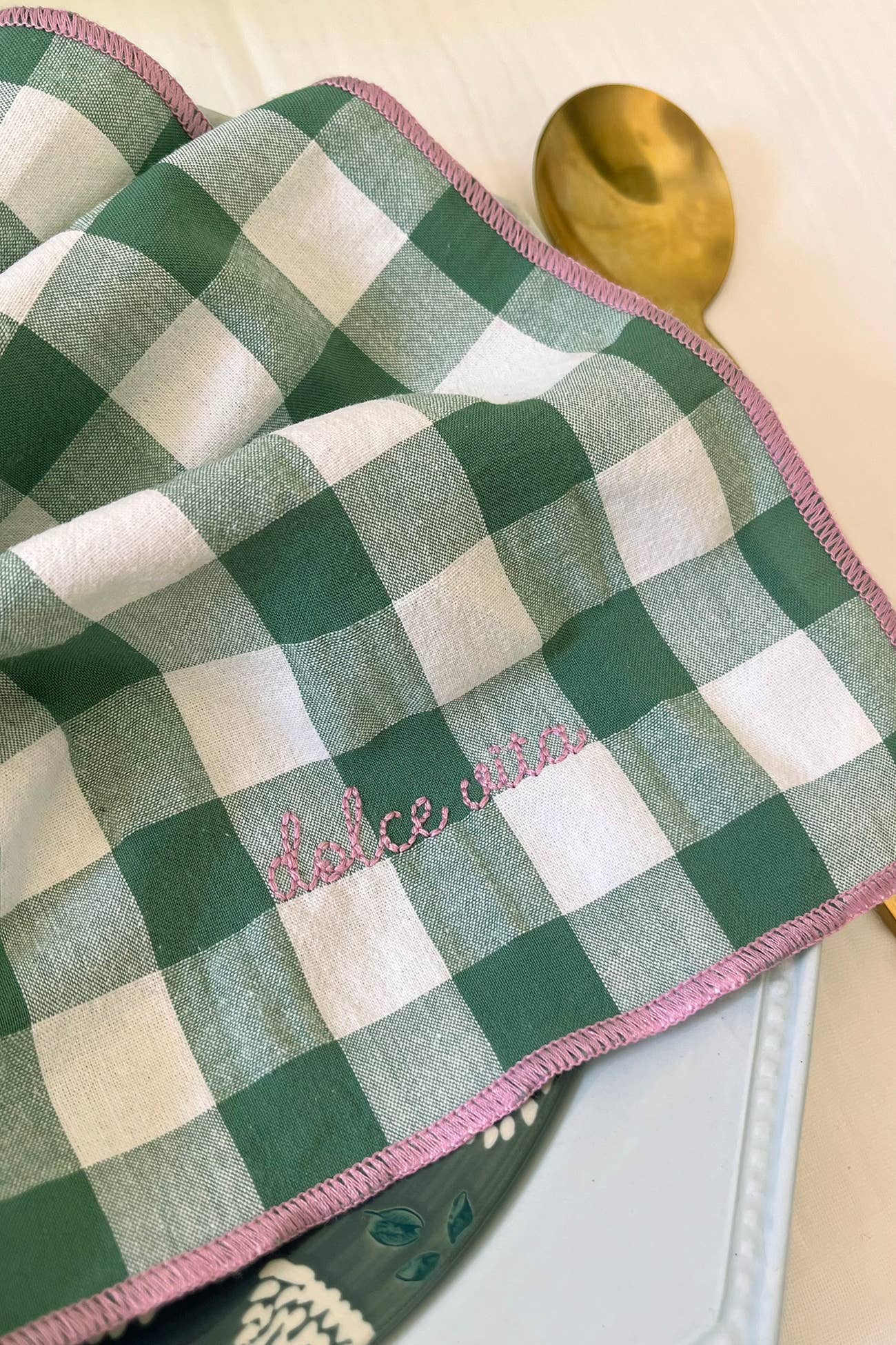 Serviettes de table à carreaux vichy et broderies: Mama