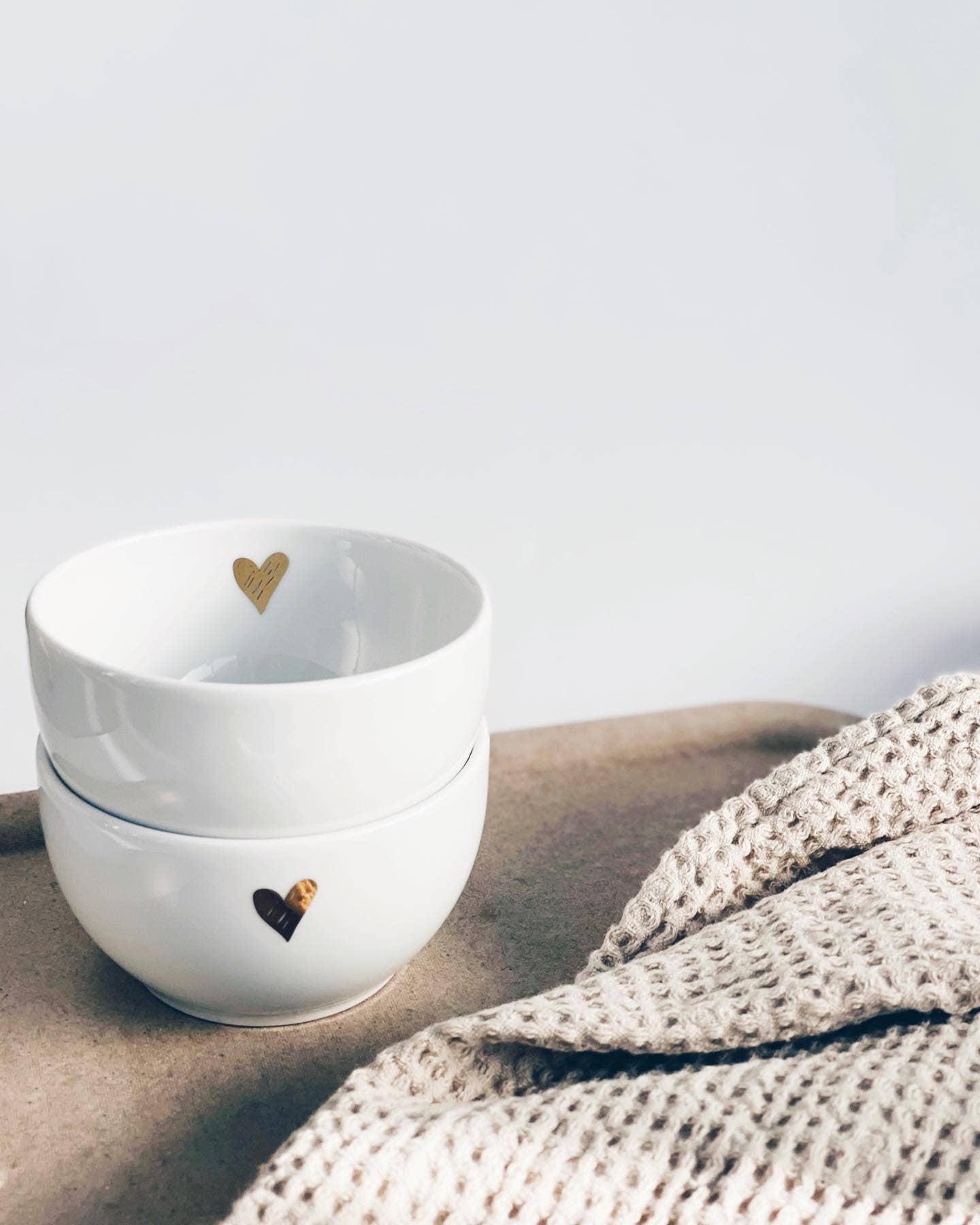 Bol à trempette en forme de cœur doré avec tapas et bonbons, cadeau délicieux: Or blanc / Motif cœur à l'extérieur